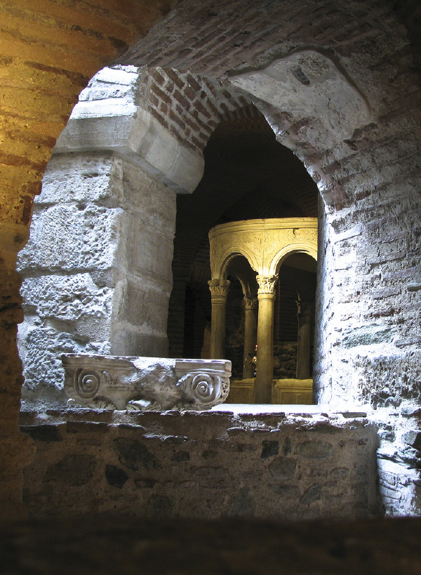    ". "  . Agios Dimitrios's catacombs. Photo: 