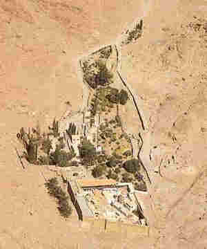 Манастирът св. Катерина в Египет, снимка от "птичи поглед". Източник:touregypt.net. 