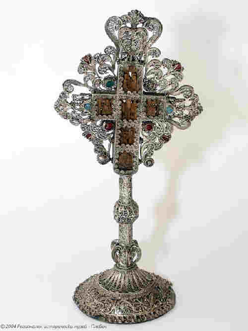 Напрестолен кръст от XIX век в Плевенския музей, © plevenmuseum.dir.bg